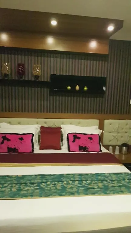 Holiday Hill Hotel & Suites Sultan Bathery 3*,  India