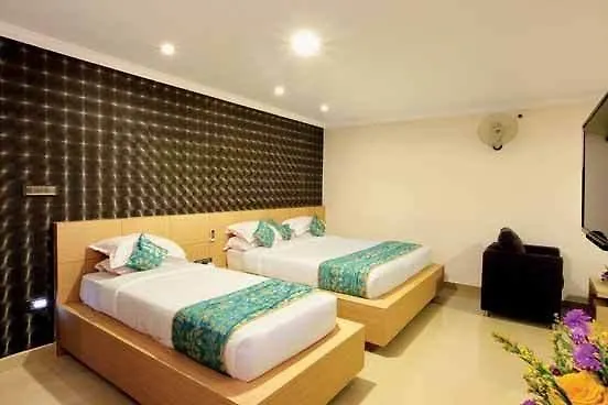 Holiday Hill Hotel & Suites Sultan Bathery 3*,